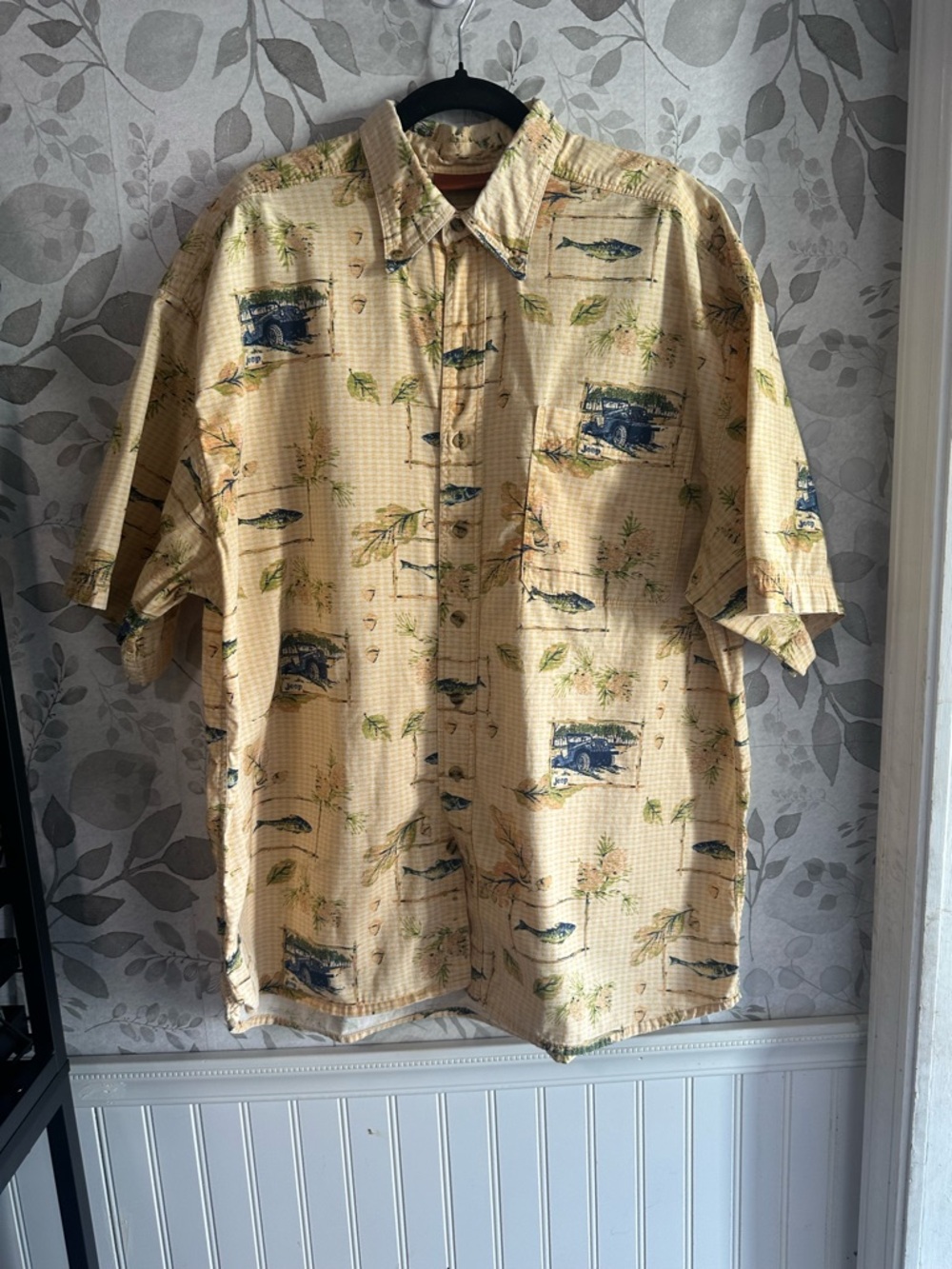 Jeep Beige Short-Sleeve Button-Down Shirt with Blue & Green Accents